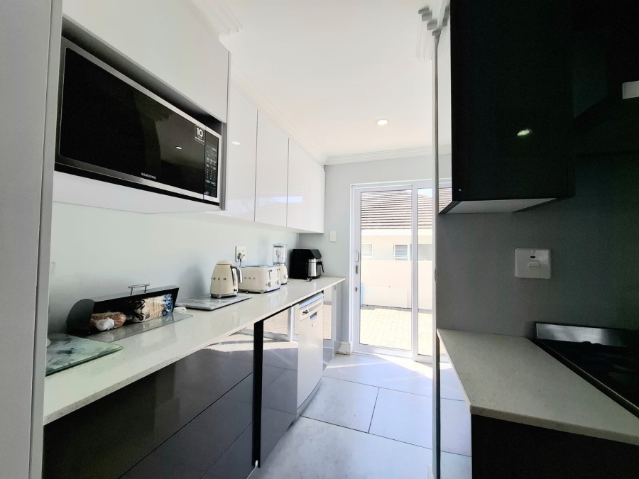 6 Bedroom Property for Sale in Beacon Bay Eastern Cape
